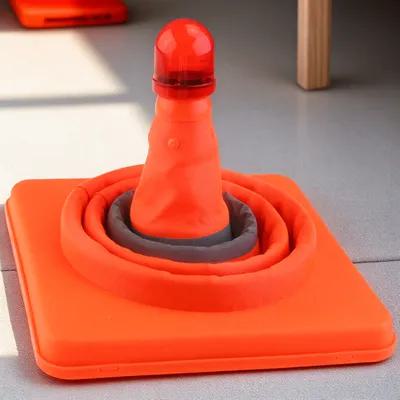 Road Traffic Cone - กรวยเตือนการจราจรแบบพับได้ขนาด 45 ซม. พร้อมไฟ LED สีแดง